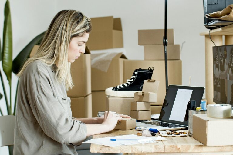 E-Commerce Business 2026-27: ऑनलाइन बिज़नेस कैसे शुरू करें? Step-by-Step Guide