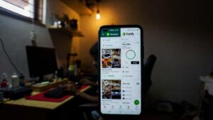 whatsapp business shopify ecommerce 2026Caption: WhatsApp aur Shopify ke saath e-commerce business ka practical model